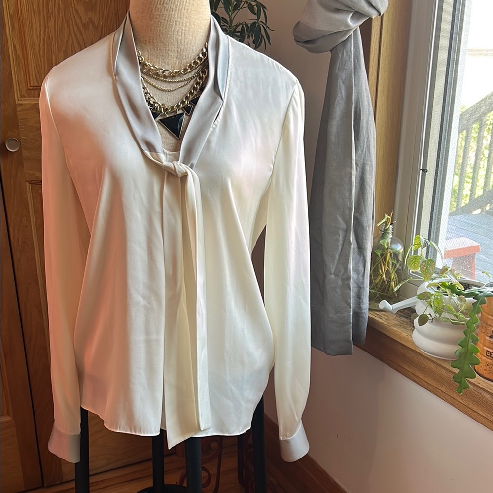 Elie Tahari GORGEOUS Cream Blouse